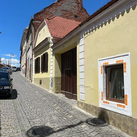 Brick Wall Sibiu Exterior photo