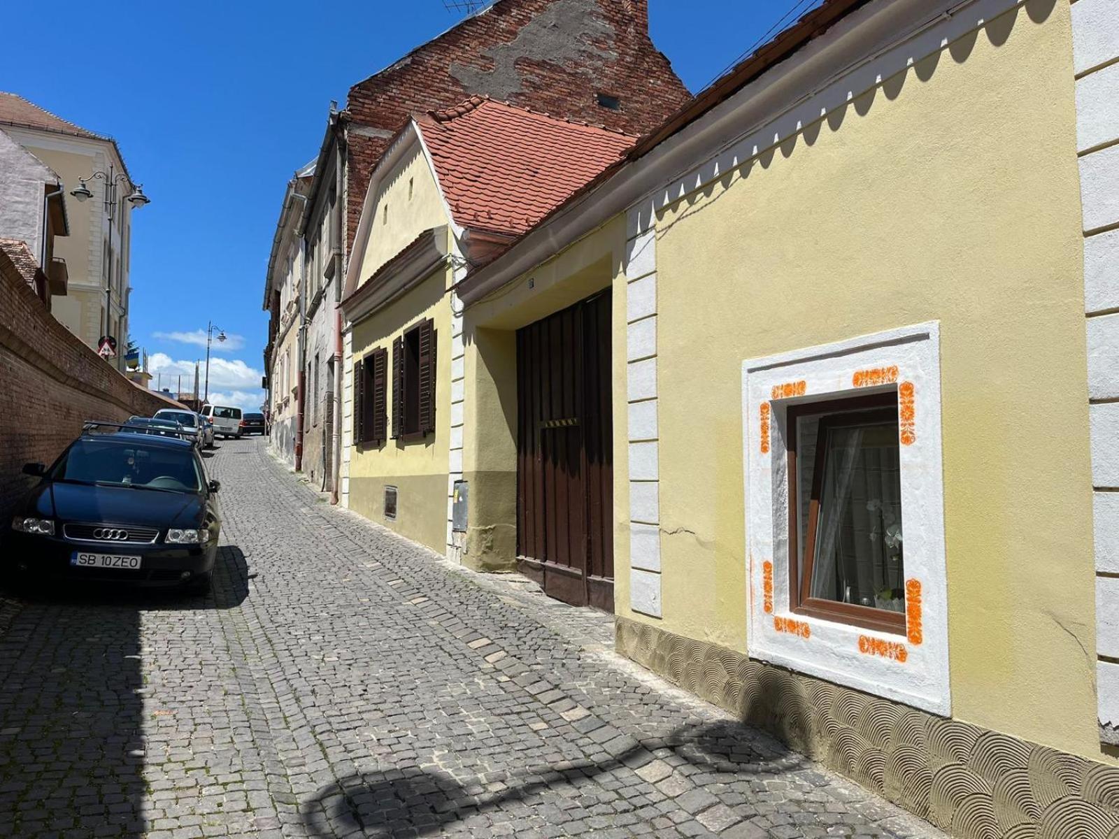Brick Wall Sibiu Exterior photo